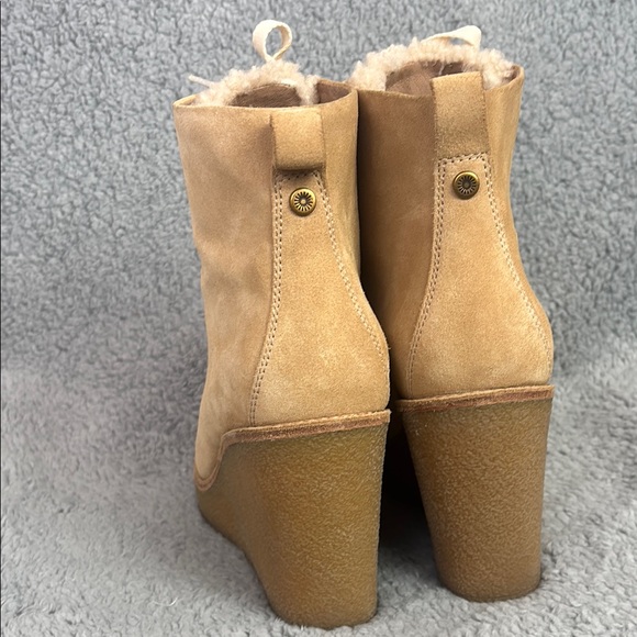 UGG Kiernan Tan Wedge Boots with Suede Texture Sz 10 NWOT Lace Up - Picture 7 of 10